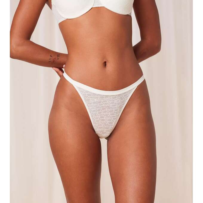 Triumph Signature Sheer String