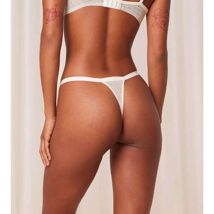 Triumph Signature Sheer String